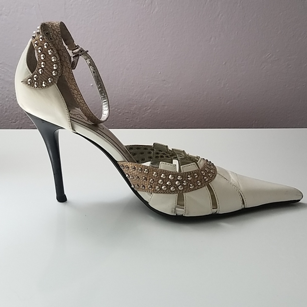 Heels - Picture 3 of 5